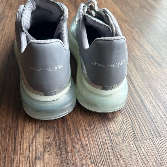Alexander McQueen Oversized Iridescent sneakers EU 41 - Picture 6 of 9